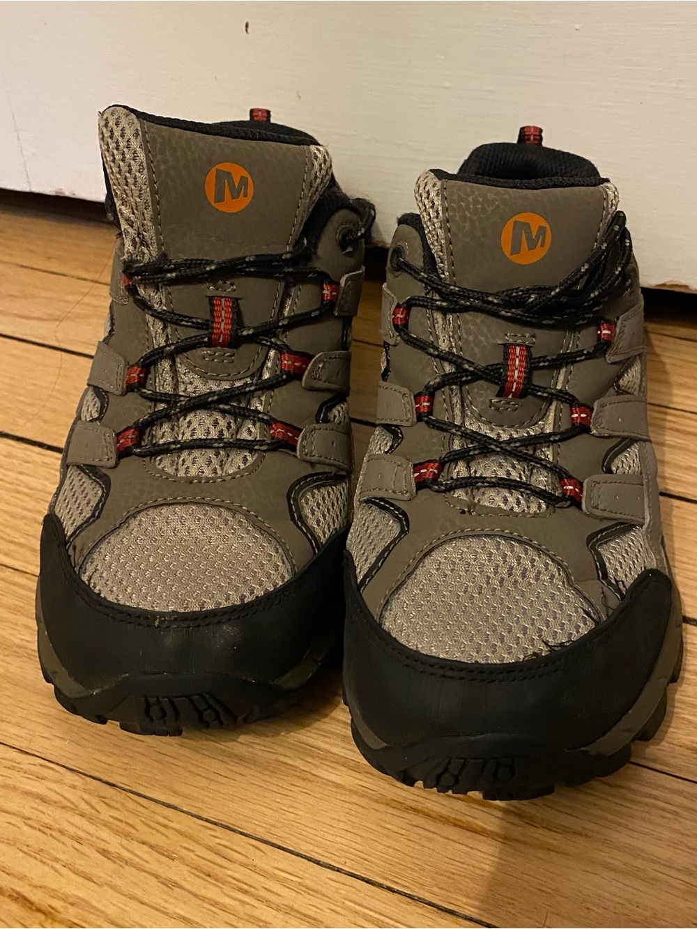 Merrell Hiking Shoes Mens 9 Moab Walnut Brown Mesh Hiking Outdoor Travel Low Top
